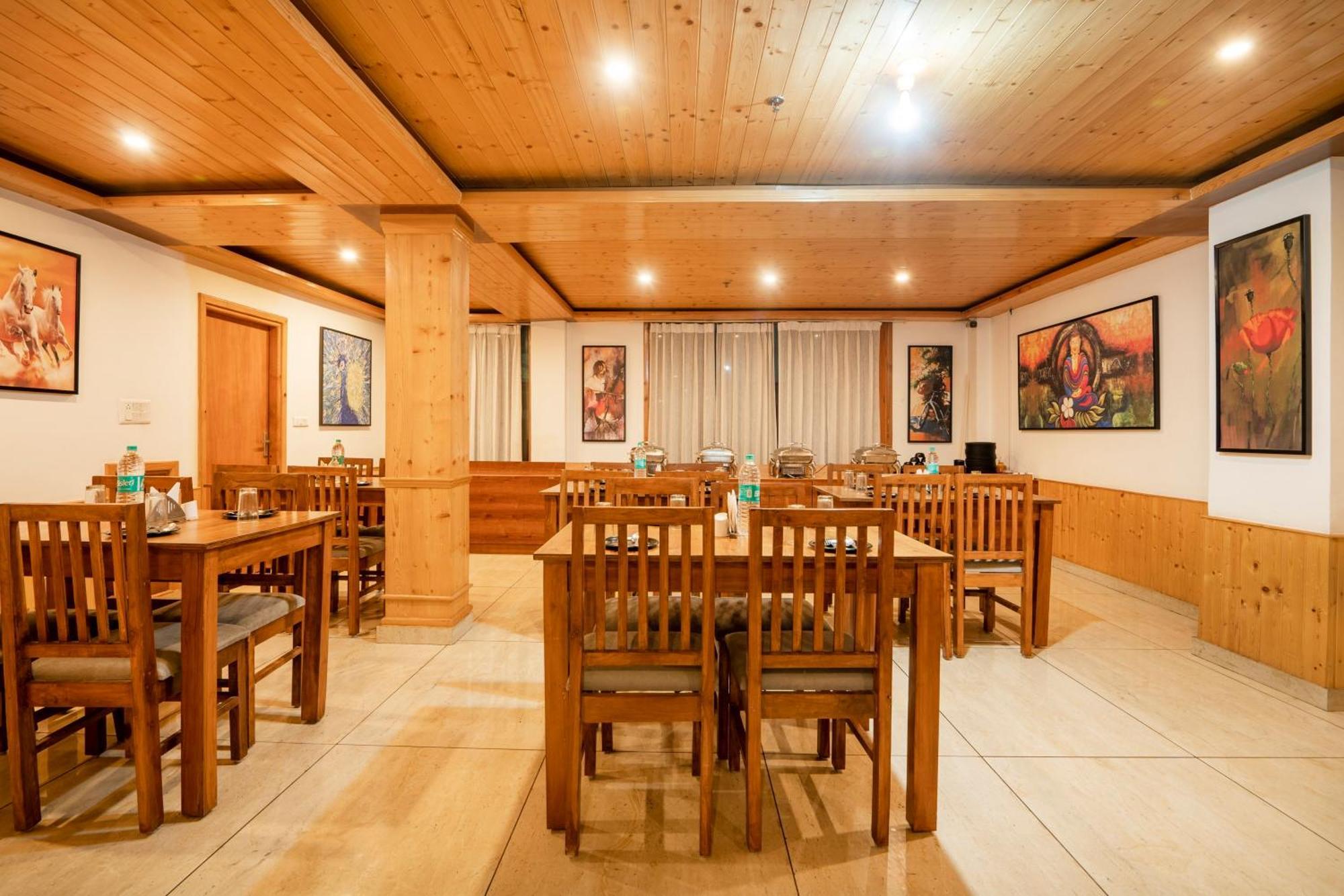 Treebo Premium Sattva With Mountain View Hotel Manāli Exterior foto