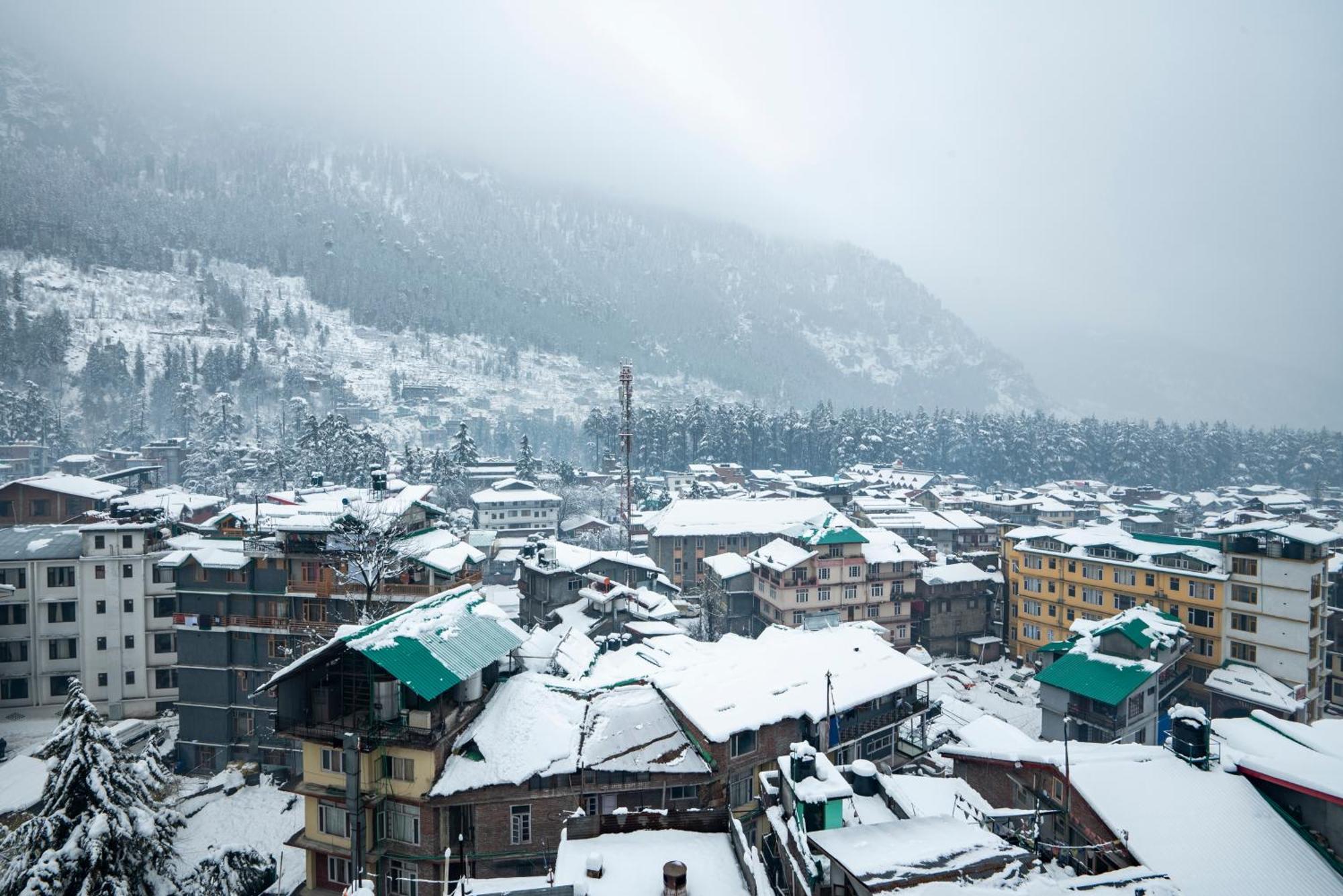 Treebo Premium Sattva With Mountain View Hotel Manāli Exterior foto
